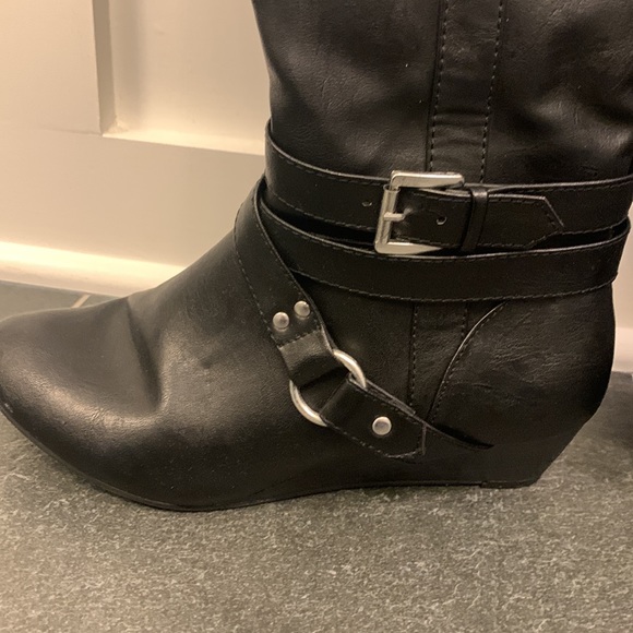 Black boots - Picture 3 of 9